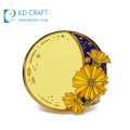 Pin de solapa de abeja animal lindo de esmalte duro chapado en oro de fundición a presión de metal personalizado de muestra gratis con flor